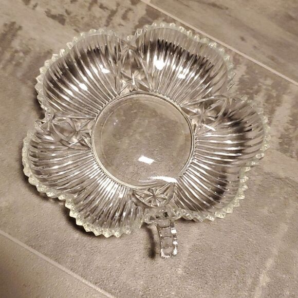 Vintage Clear Small Flower Glass Dish - Picture 1 of 3